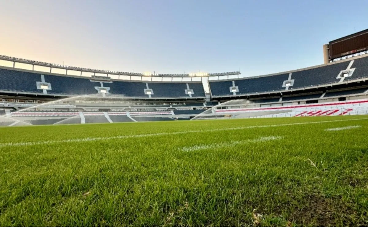 Participá por la experiencia de jugar al fútbol en el Estadio Monumental