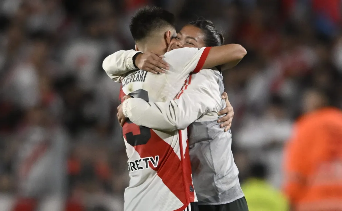 El emotivo momento que vivieron Claudio Echeverri y su novia, Melissa Fernández.