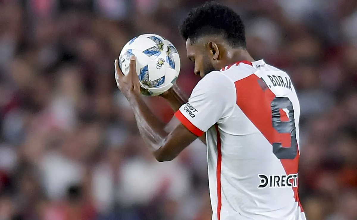 Borja no viajó a Córdoba por una sobrecarga.