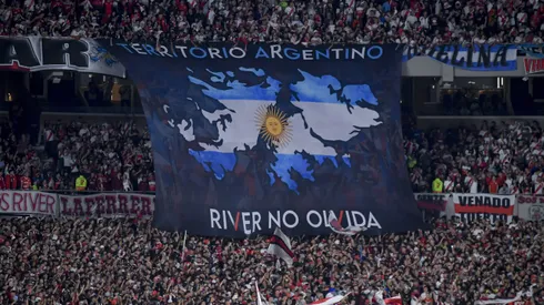 BUENOS AIRES, ARGENTINA - APRIL 7: Fans of River Plate cheer for their team during a Copa de la Liga Profesional 2024 match between River Plate and Rosario Central at Estadio Más Monumental Antonio Vespucio Liberti on April 7, 2024 in Buenos Aires, Argentina. (Photo by Marcelo Endelli/Getty Images)