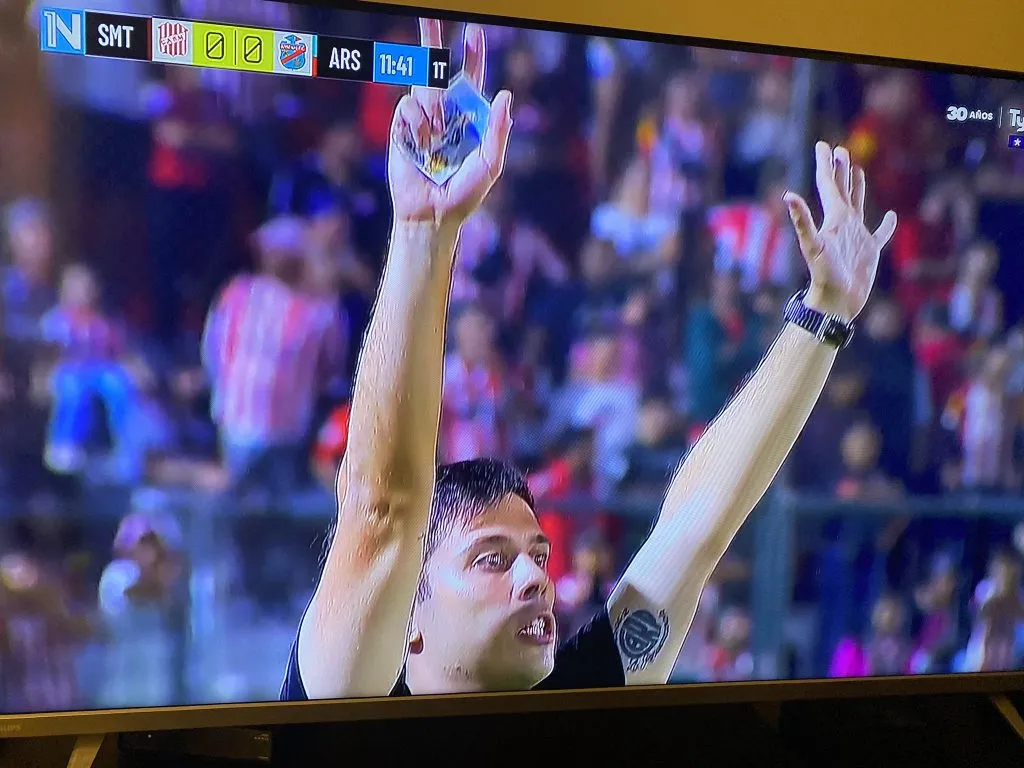 Tobías Kohan y su tratuaje de River. (x: @GermánBalcarce)