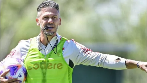 Martín Demichelis define el equipo para enfrentar a Boca.