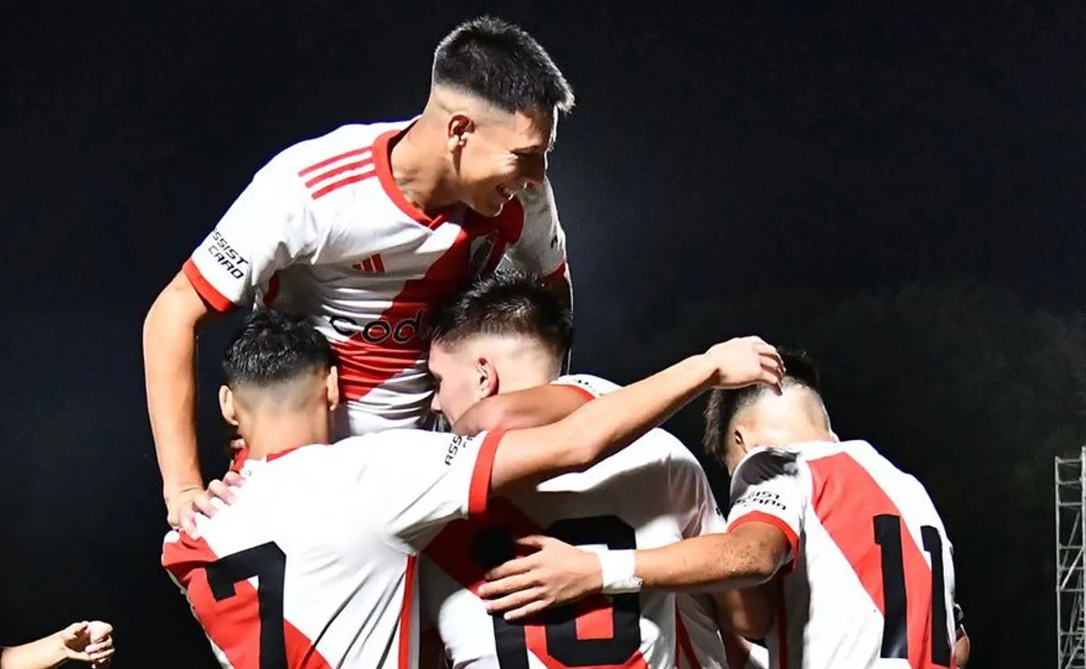 ¡Baile y goleada en el superclásico de Reserva!