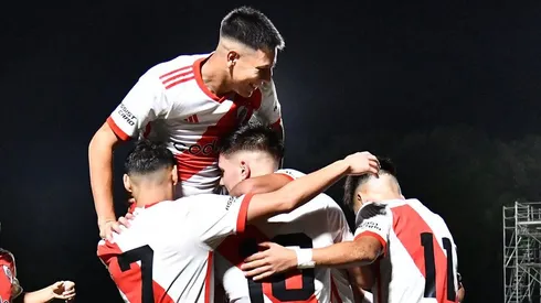 ¡Baile y goleada en el superclásico de Reserva!