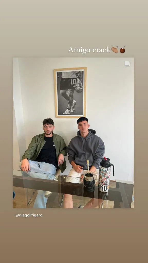 El termo de Franco Mastantuono, repleto de stickers de River y de Lionel Messi (FOTO: Instagram: @franco.mastantuono).