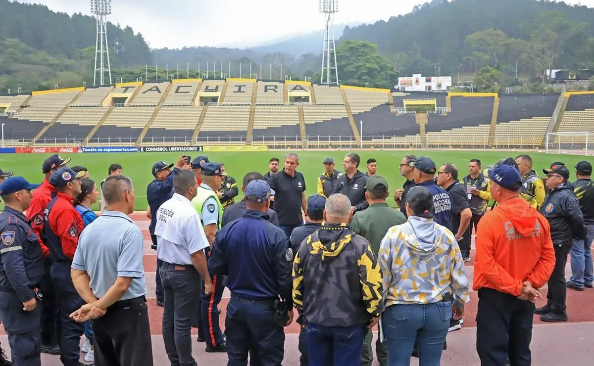 Una delegación de la Conmebol visitó el estadio Pueblo Nuevo, del Deportivo Táchira de Venezuela, y le dio luz verde para recibir a River en el inicio de la Copa Libertadores de América 2024 (FOTO: Instagram/ @dvotachira).