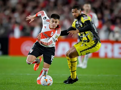 Un novedoso alcanzapelotas se sumó al Monumental en la noche de Copa