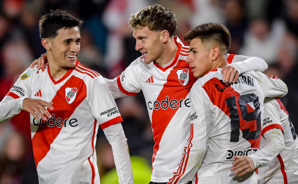 Los jugadores de River, a puro festejo de gol.