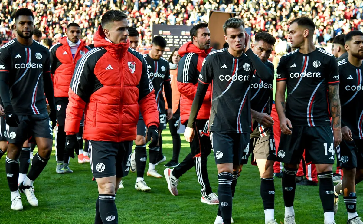 River cambia radicalmente su juego y mentalidad cuando sale de su casa.