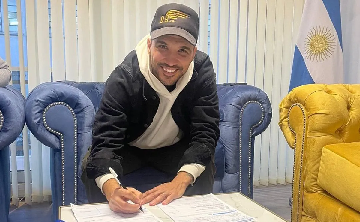 Nicolás Bertolo firmó contrato con Fénix.