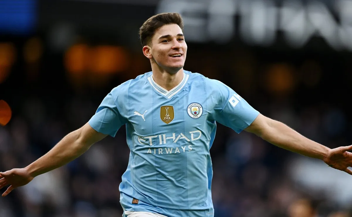 Julián Álvarez podría irse de Manchester City y son varios los clubes que lo quieren.