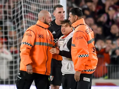 VIDEO | Armani y un gran gesto con el hincha de River que se metió al campo