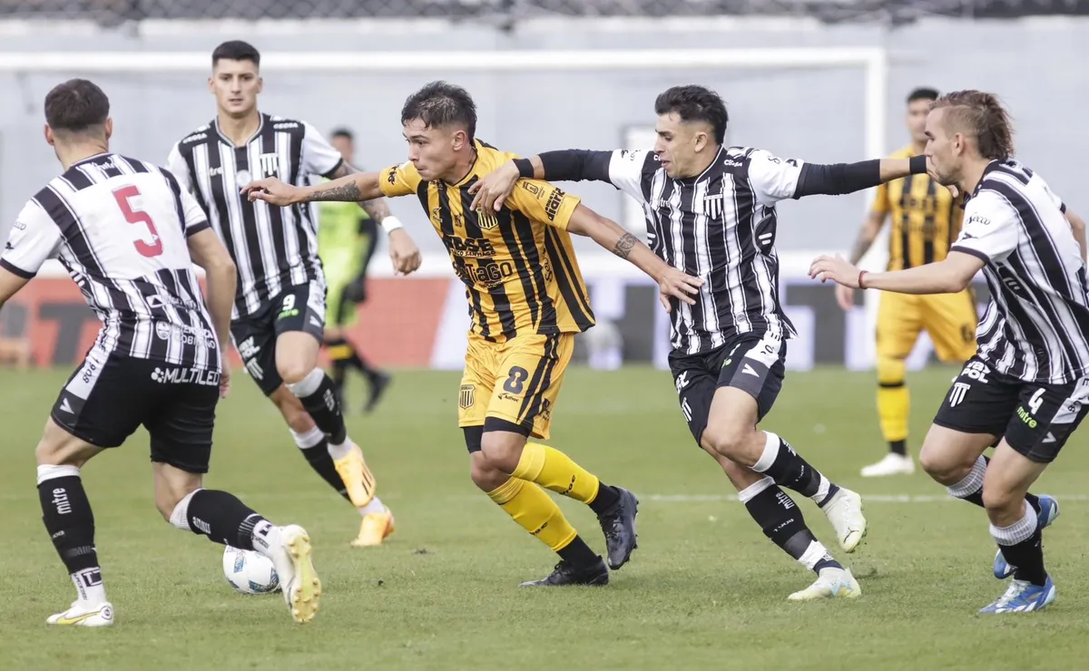 Mitre de Santiago será el rival de River.