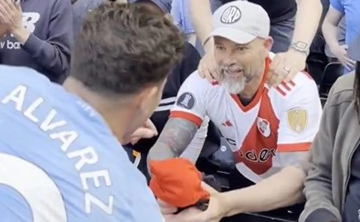 Julián y el reencuentro con reconocido hincha de River.