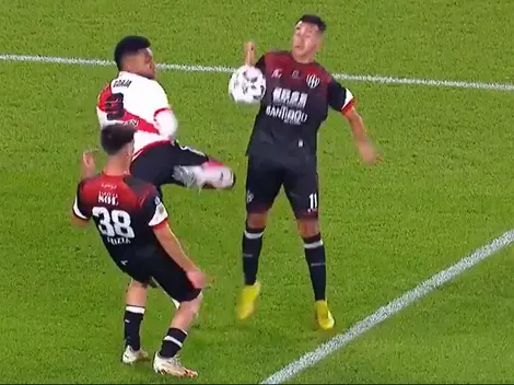 Otra vez polémica: el claro penal que no le cobraron a River
