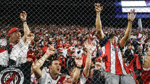 Los hinchas de River coparon Uruguay, pero no escaparon a algunos incidentes.