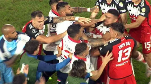 El partido se le fue totalmente de las manos al árbitro del partido.