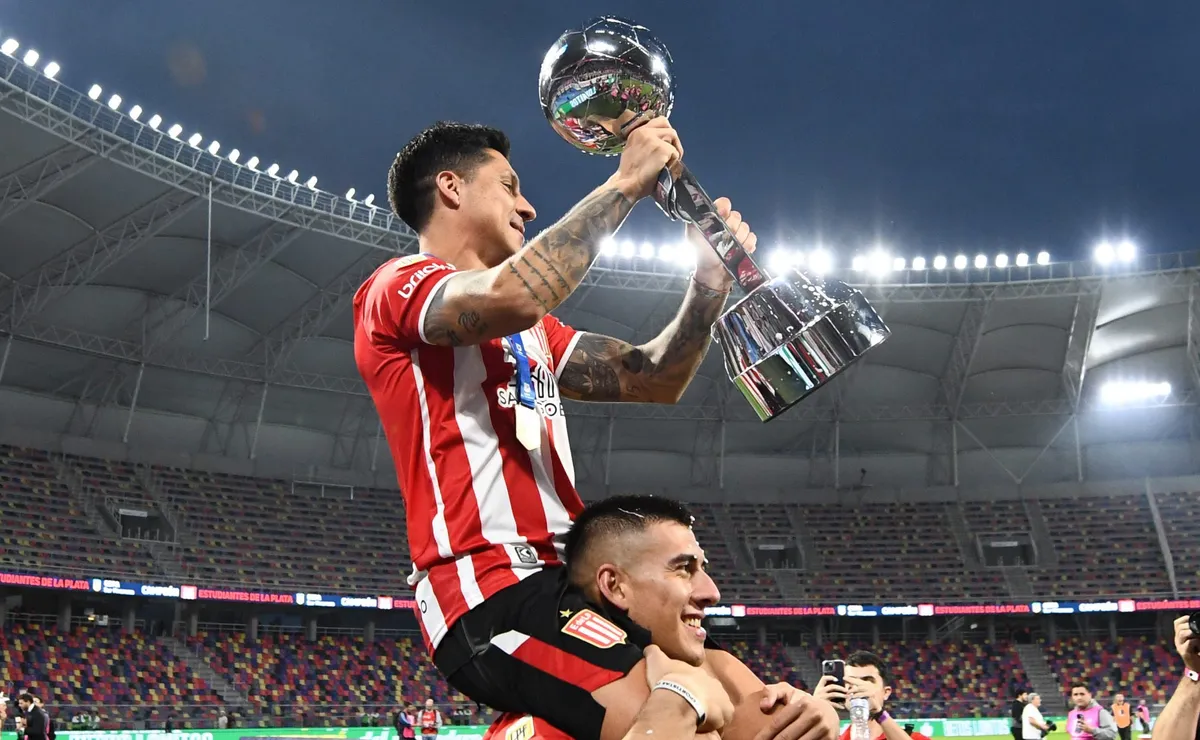 Enzo Pérez celebró la Copa de la Liga.