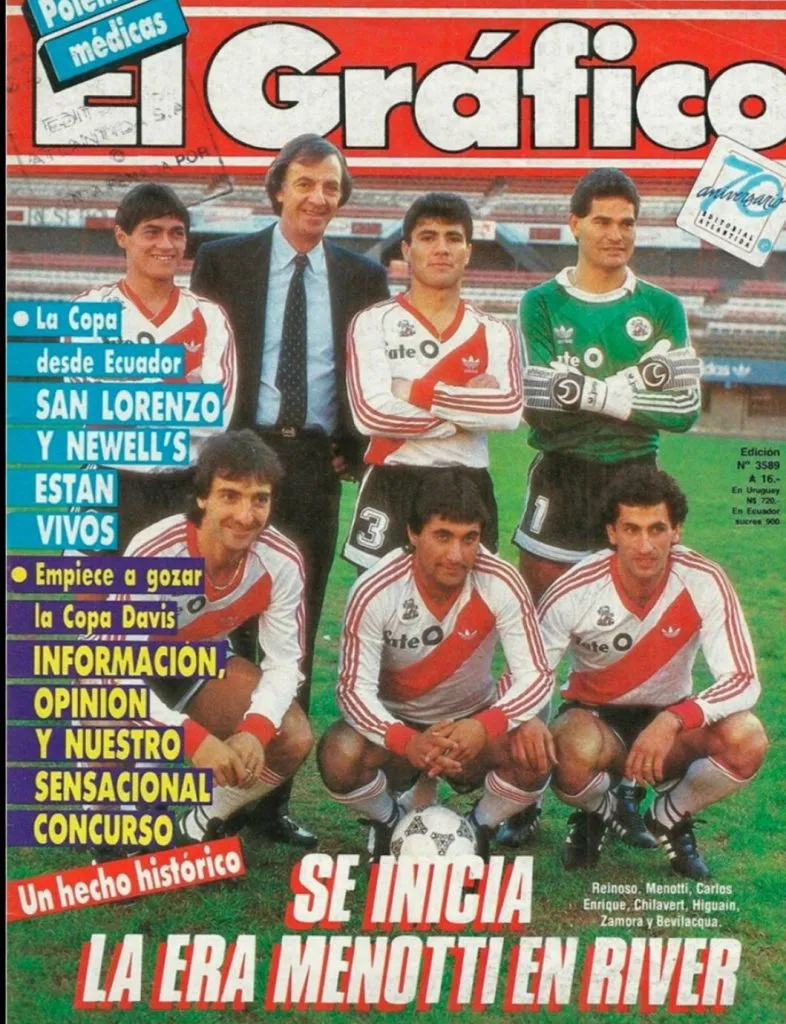 Menotti en su llegada a River, retradado por la revista El Gráfico, con Chilavert a un costado.