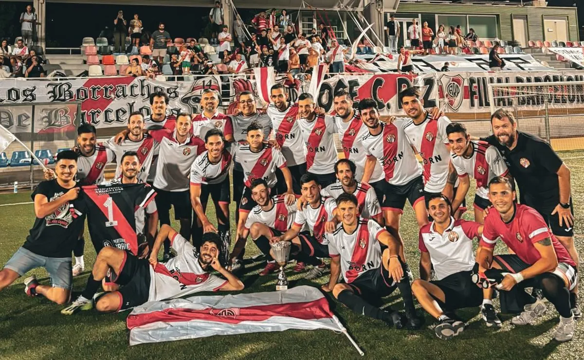 Una sana costumbre: la Filial Barcelona festejó ante Boca.
