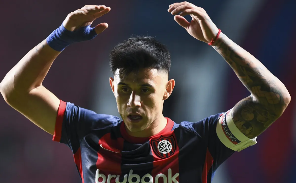 River insiste para cerrar la llegada de Adam Bareiro.