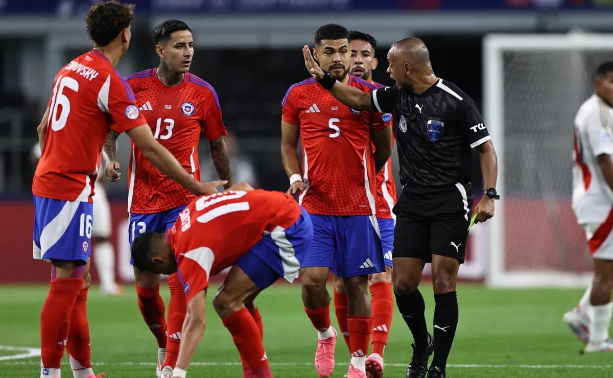 Paulo Díaz fue de los mejores de Chile pero no jugó el último partido.