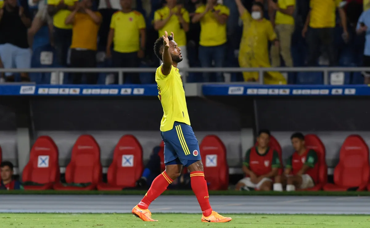 Miguel Borja festeja su gol ante Bolivia, con la camiseta de la Selección Colombiana.