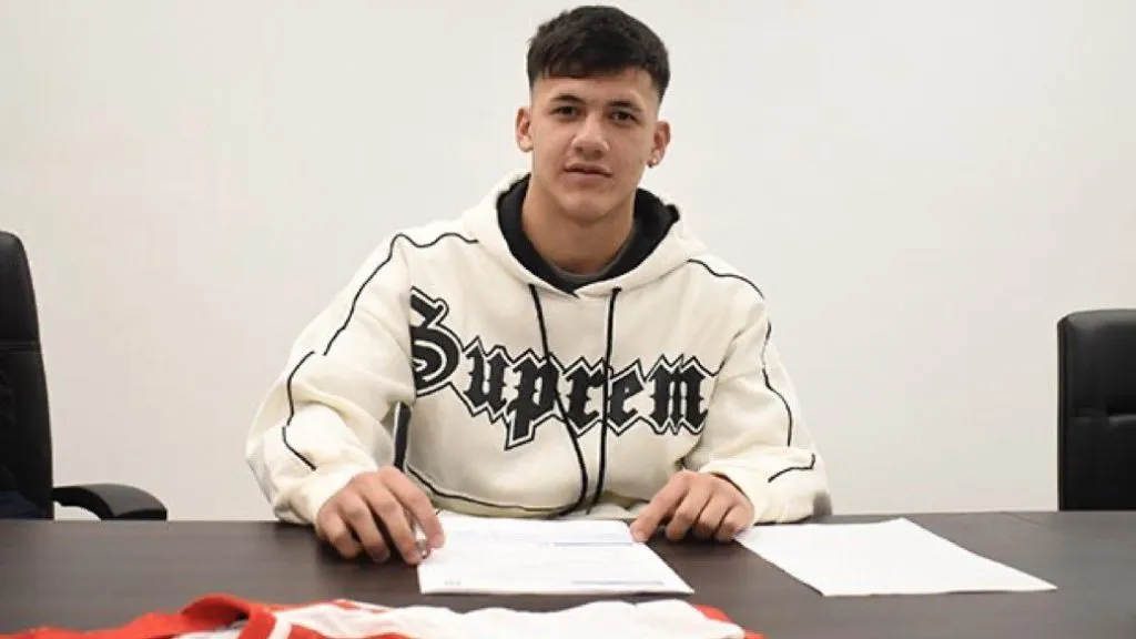 Juan Cruz Meza ya firmó su primer contrato profesional.