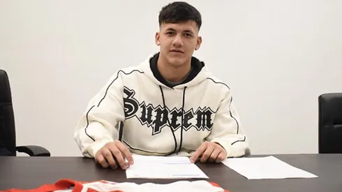 Juan Cruz Meza ya firmó su primer contrato profesional.