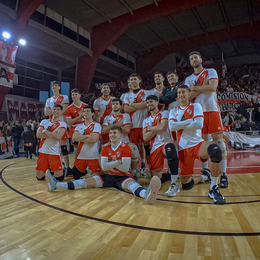 El festejo a lo Pratto del equipo de vóley, tras quedarse con el superclásico (@RiverClub1901)