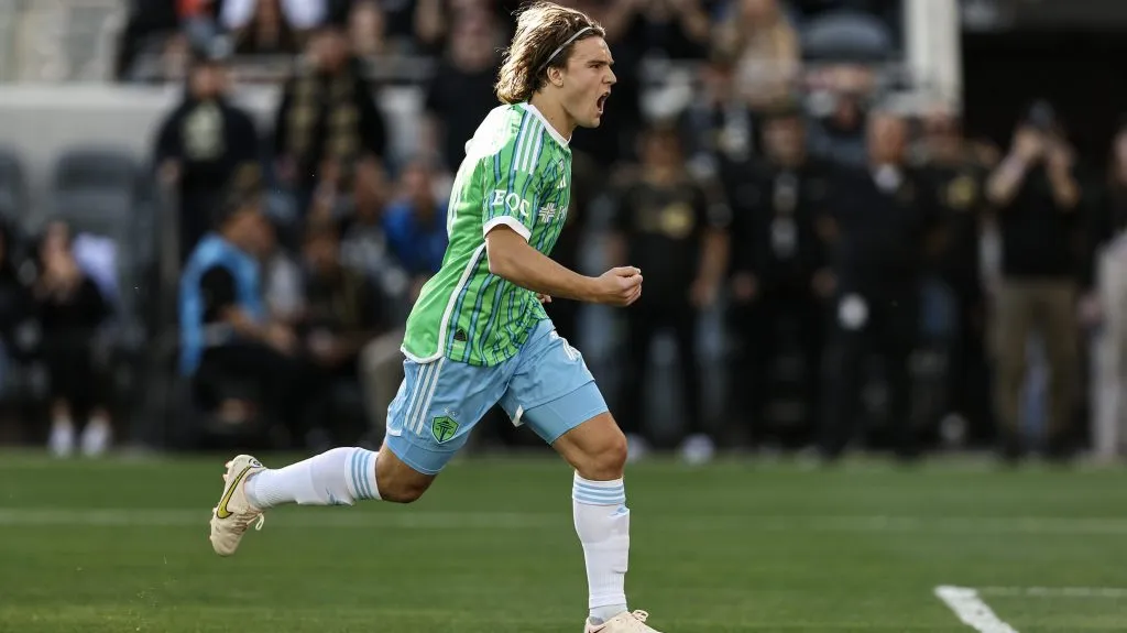 De la Vega jugó solo 3 partidos en Seattle Sounders.