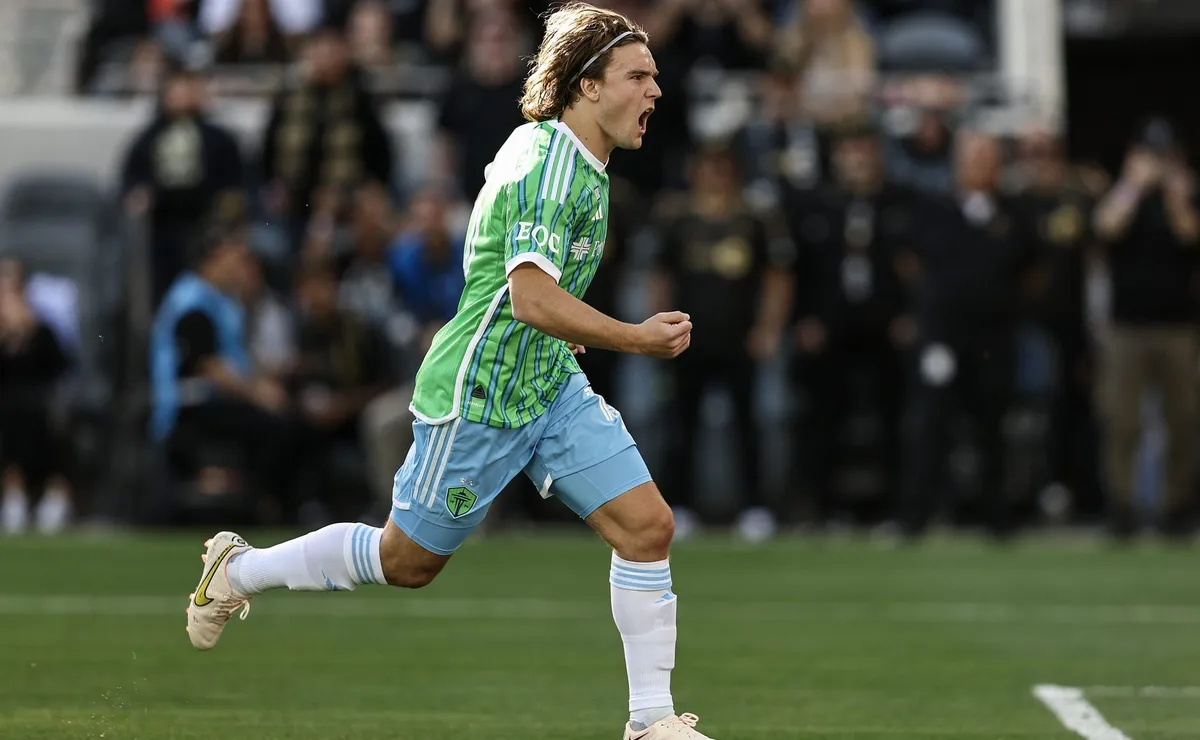 De la Vega jugó solo 3 partidos en Seattle Sounders.