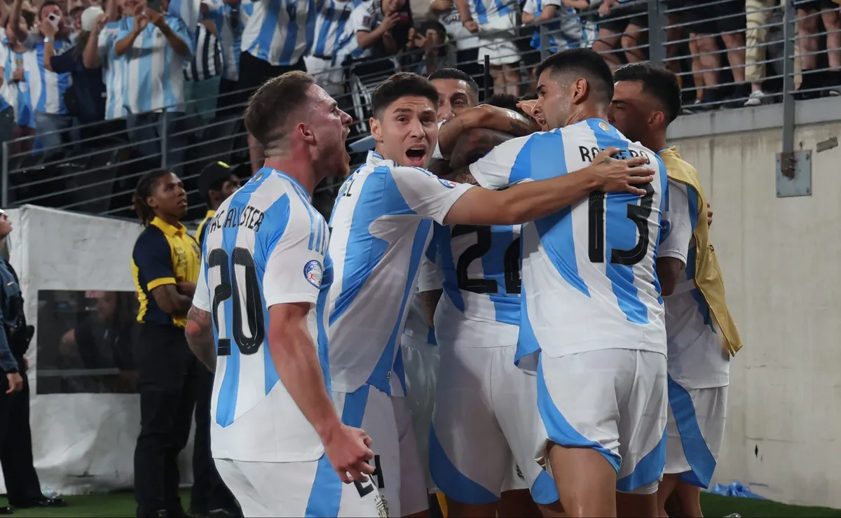 Argentina se llevó un triunfazo sobre el final ante Chile.