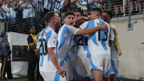Argentina se llevó un triunfazo sobre el final ante Chile.