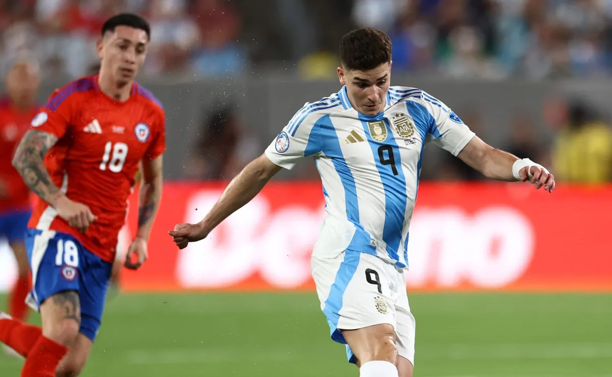 Argentina se mide ante Chile en un partido clave de Eliminatorias.