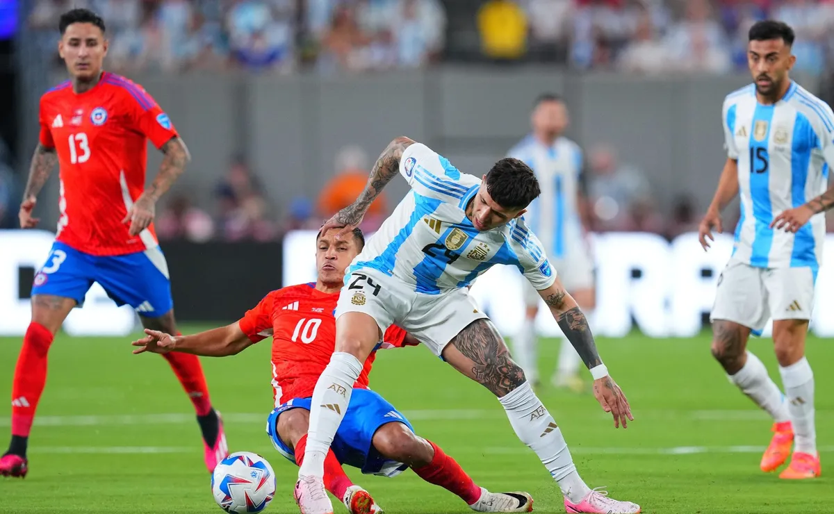 Argentina recibe a Chile en el Monumental.