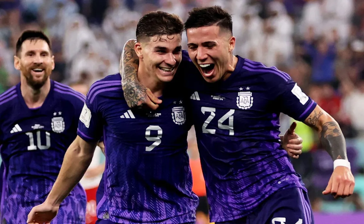 Enzo y Julián podrían volver a jugar juntos esta noche ante Chile.