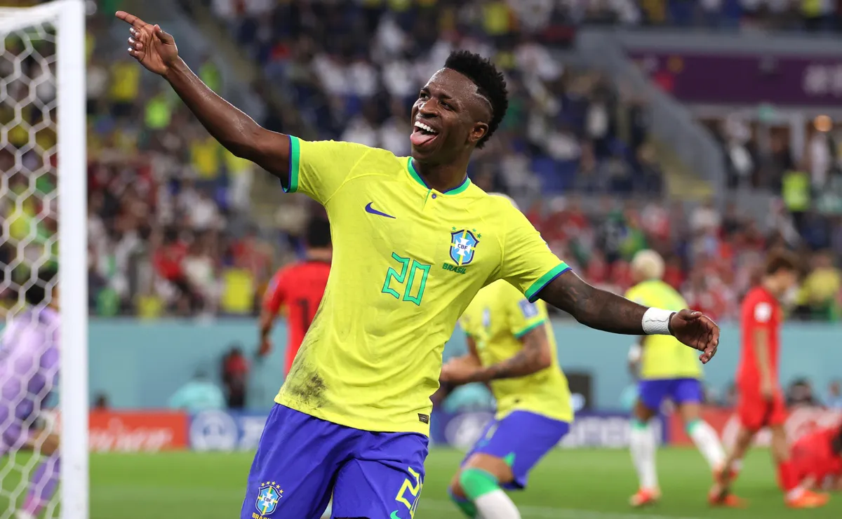Vinicius celebra un gol de Brasil.