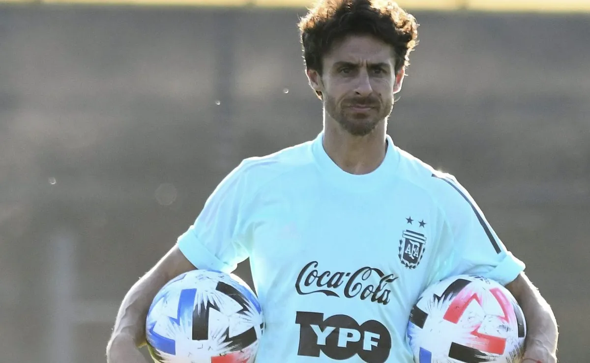 Pablo Aimar es actualmente el ayudante de campo de Scaloni.