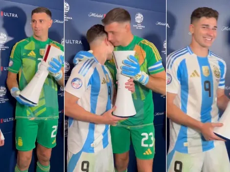 El divertido momento que vivió Julián con Dibu Martínez al ser elegido MVP