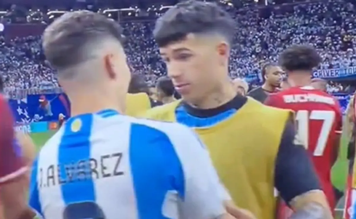El abrazo de los ex River.
