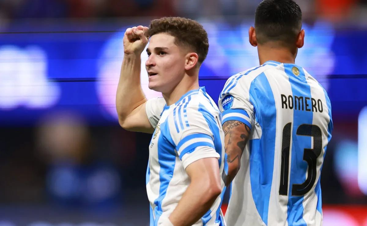 Julián Álvarez es uno de los que podría salir contra Chile. Foto: Getty.