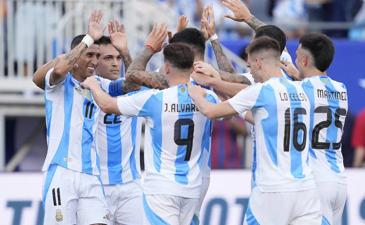 La Selección Argentina se mide con Chile por la segunda fecha de la Copa América 2024.