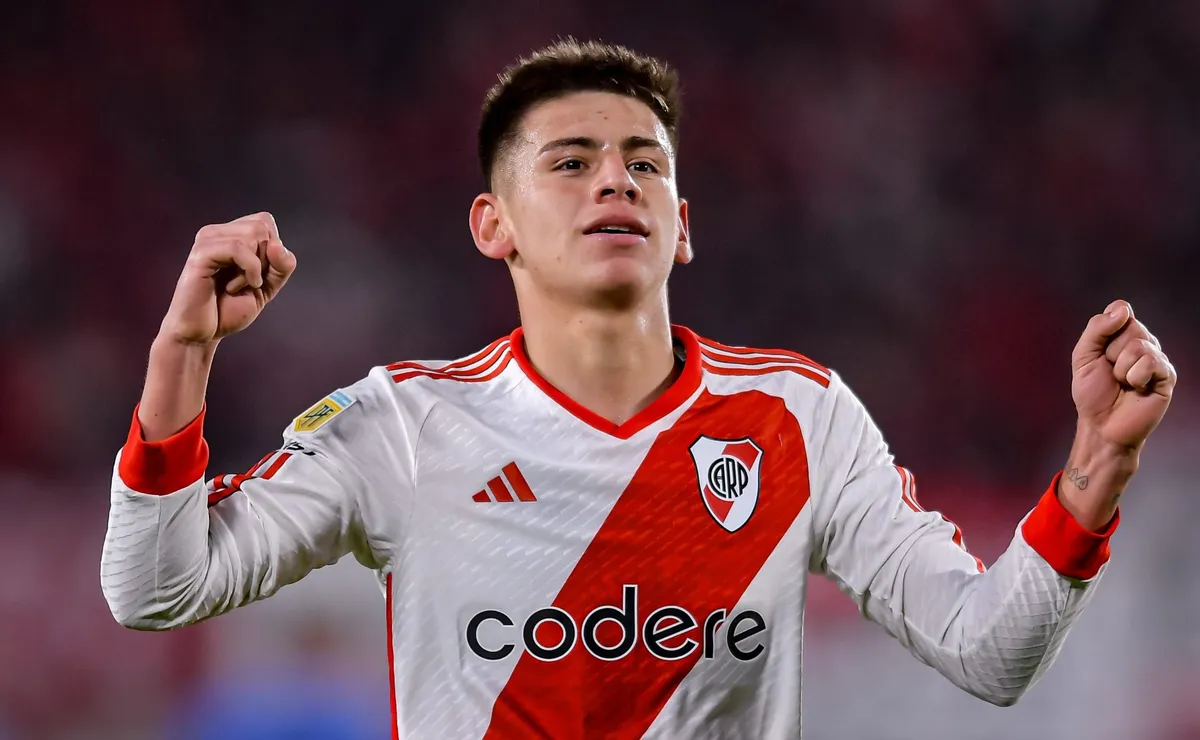 El Diablito Echeverri festeja su gol