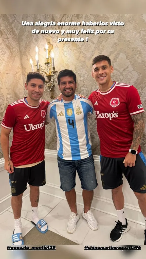 Zacarías Morán Correa junto a Gonzalo Montiel y Lucas Martínez Quarta. Los tres futbolistas se formaron en River (FOTO: Instagram: @zacamoran).