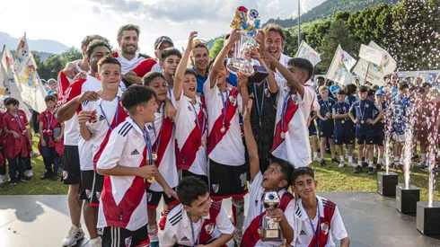 Los juveniles de River festejaron el título.