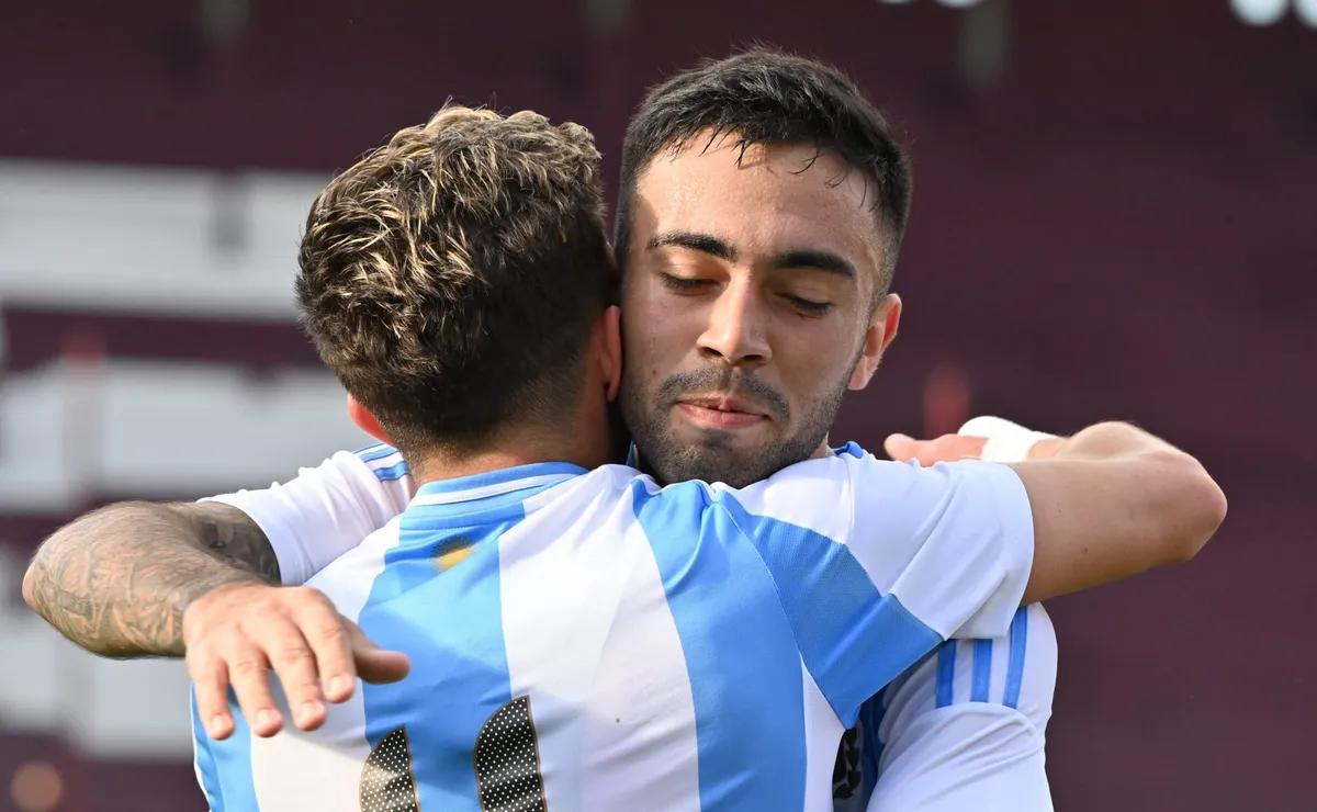 El ex delantero de River anotó dos goles.