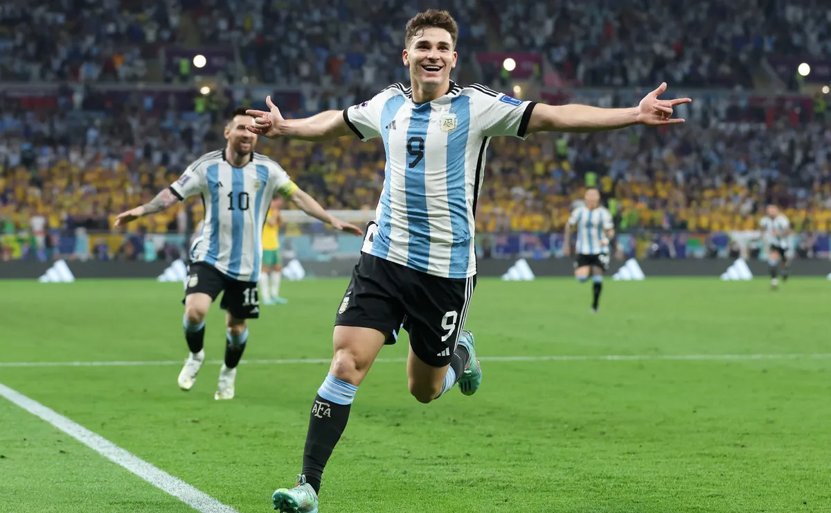 Julián Álvarez sería titular frente a Ecuador