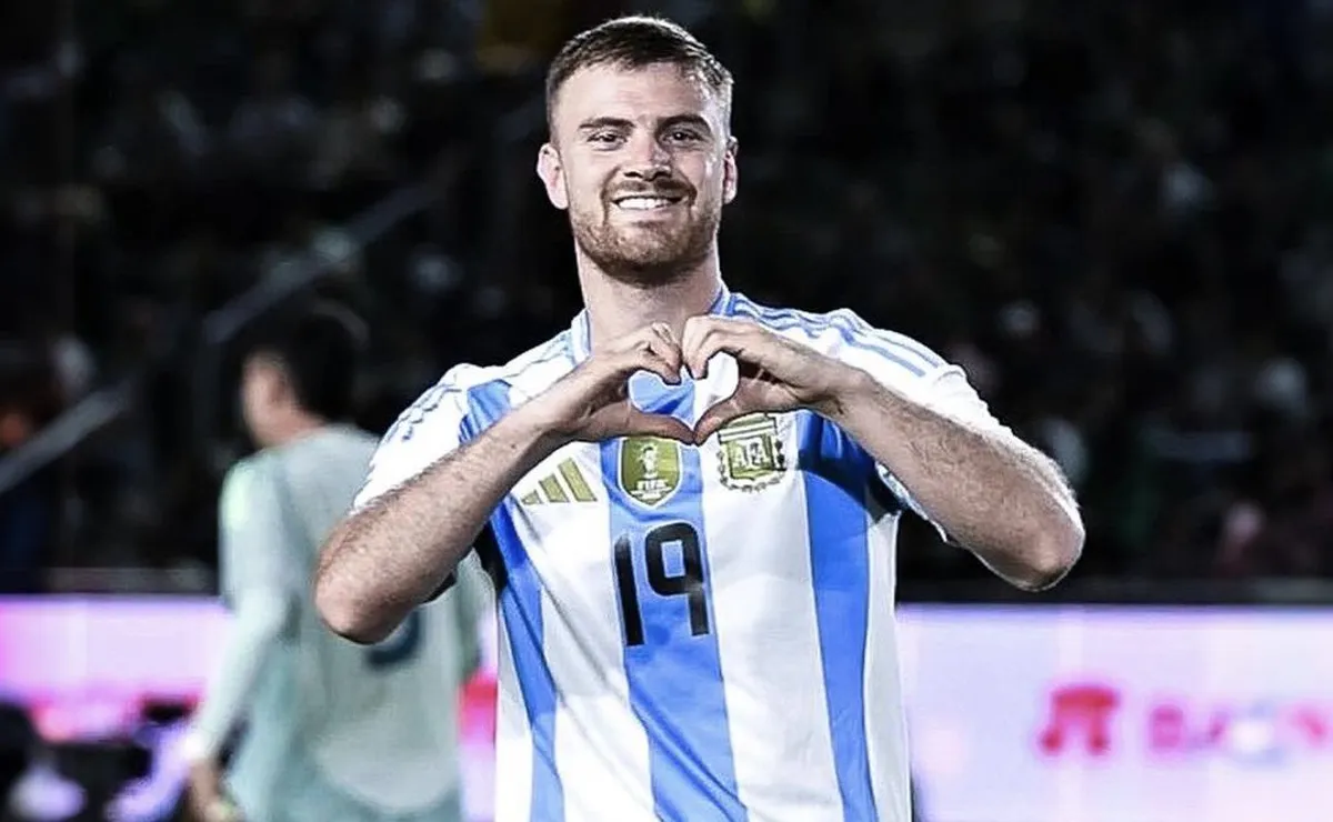 Lucas Beltrán dejó su huella goleadora en el triunfo ante Paraguay.