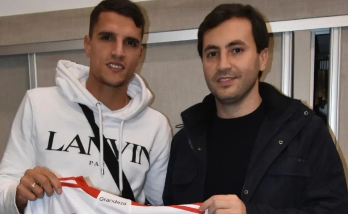 Erik Lamela recibió una camiseta de River en su visita al Monumental, hace algunas semanas en el triunfo 3-1 ante Tigre.